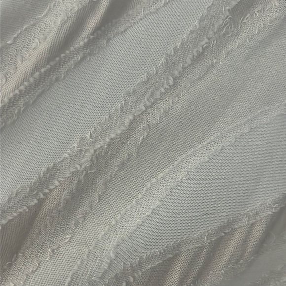 Elegant Cream Top - Picture 4 of 4